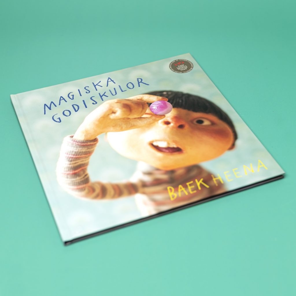 tryck på bok